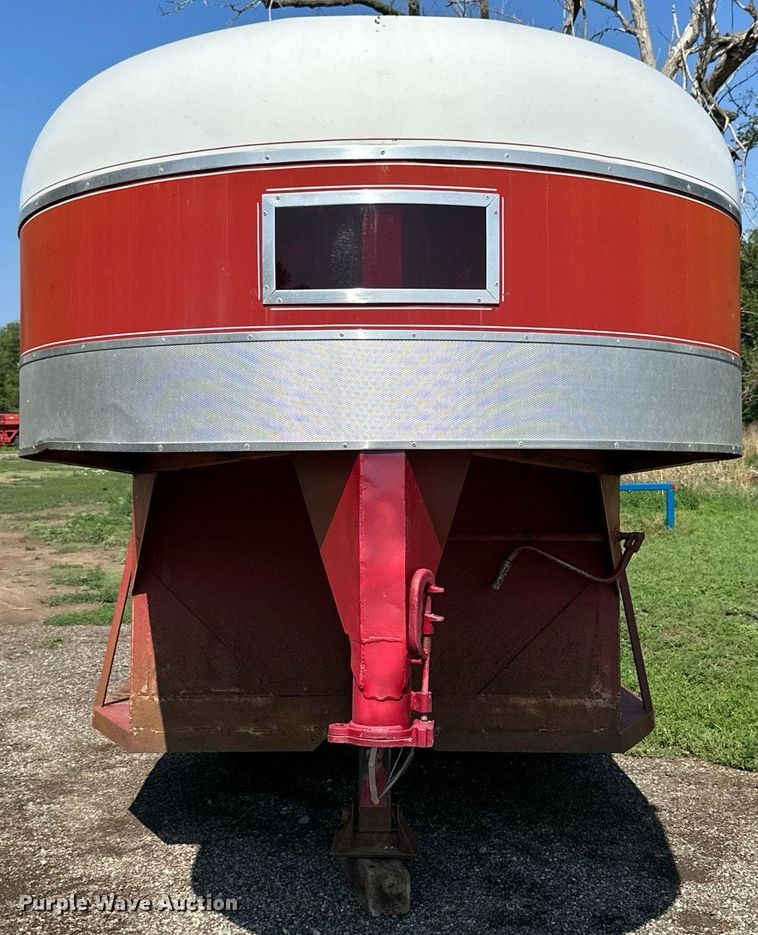 image for item KL9032 1974 Supreme  livestock trailer