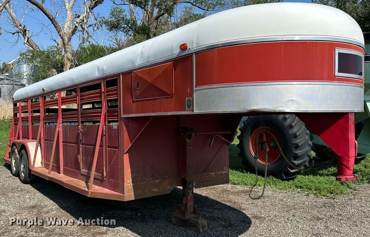 image for item KL9032 1974 Supreme  livestock trailer