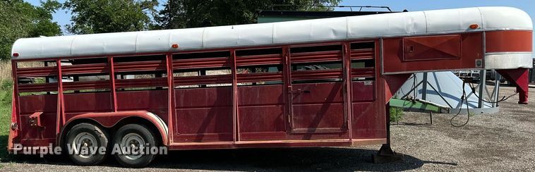 image for item KL9032 1974 Supreme  livestock trailer