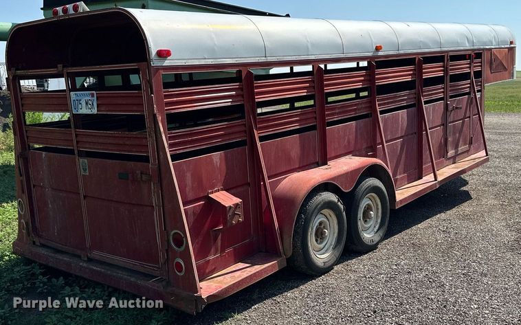 image for item KL9032 1974 Supreme  livestock trailer
