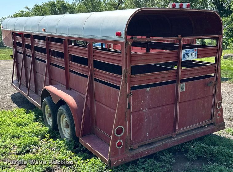 image for item KL9032 1974 Supreme  livestock trailer