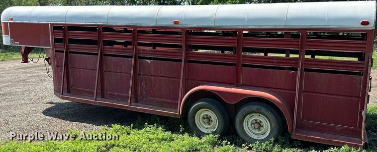image for item KL9032 1974 Supreme  livestock trailer