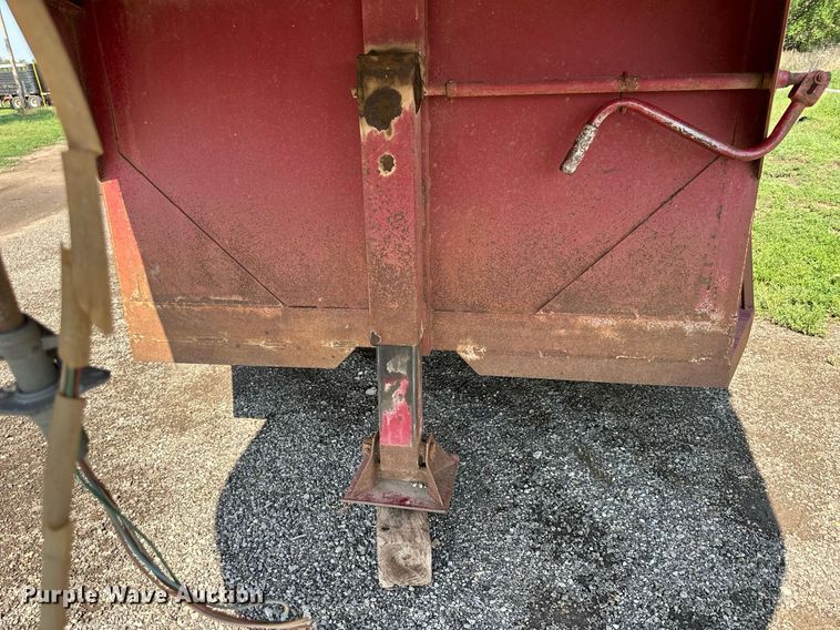 image for item KL9032 1974 Supreme  livestock trailer