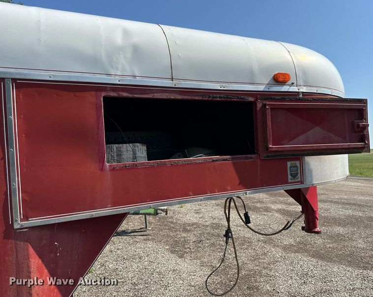 image for item KL9032 1974 Supreme  livestock trailer