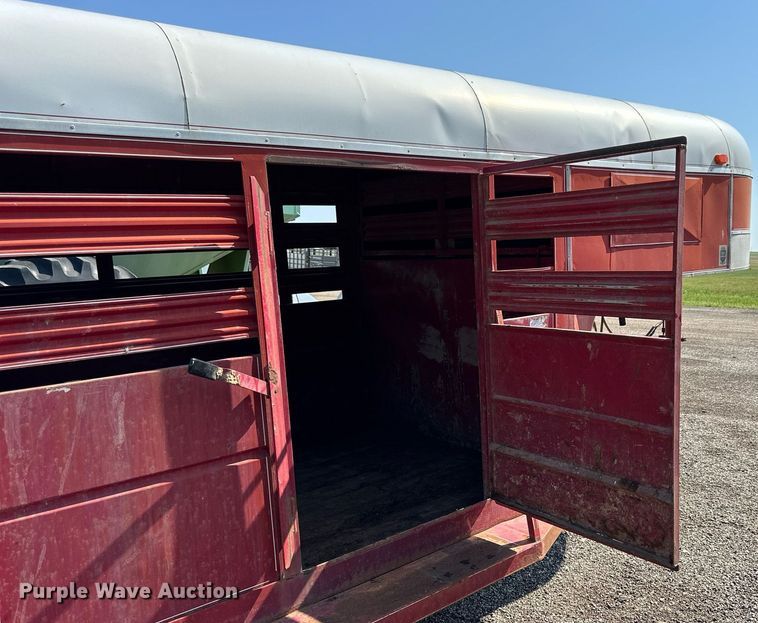 image for item KL9032 1974 Supreme  livestock trailer