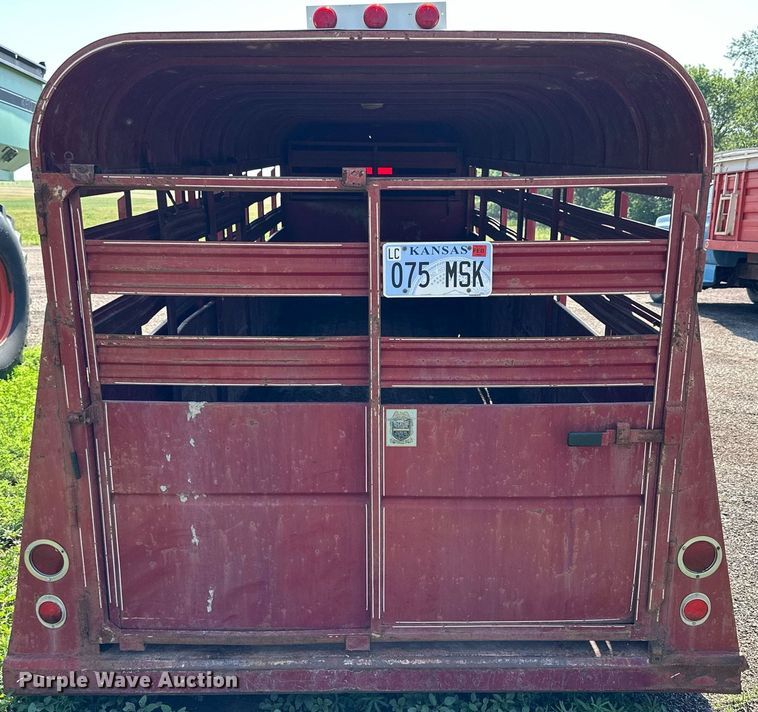 image for item KL9032 1974 Supreme  livestock trailer