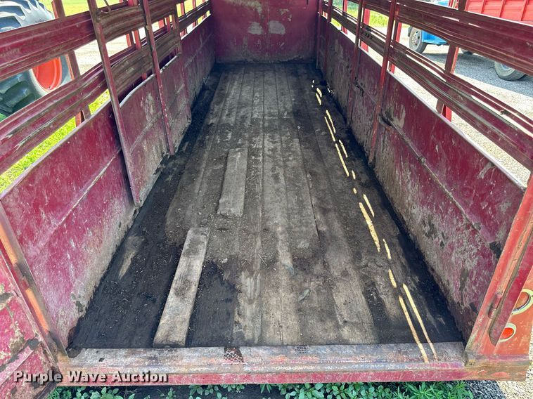 image for item KL9032 1974 Supreme  livestock trailer