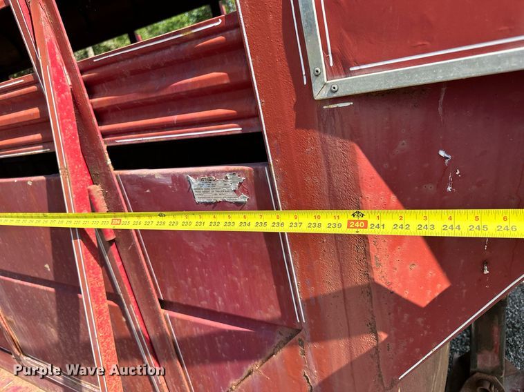 image for item KL9032 1974 Supreme  livestock trailer