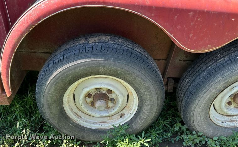 image for item KL9032 1974 Supreme  livestock trailer