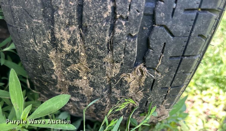 image for item KL9032 1974 Supreme  livestock trailer