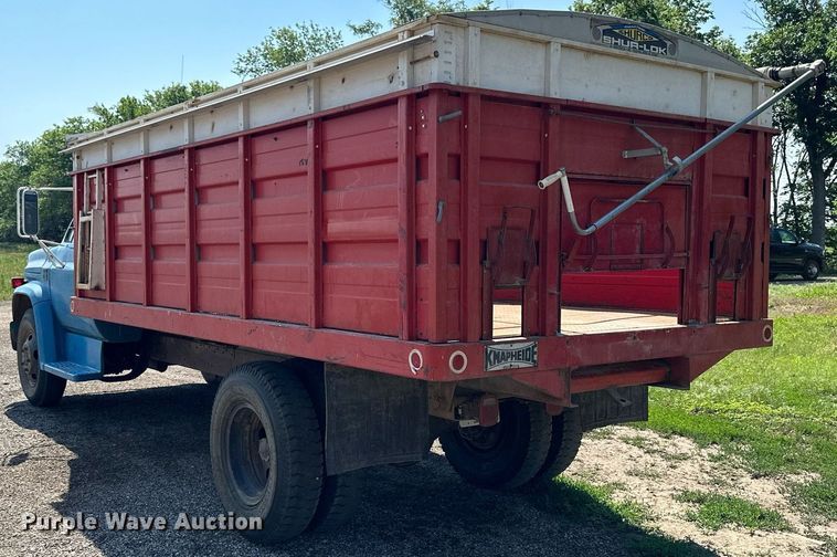 image for item KL9033 1974 Chevrolet  C60 grain truck