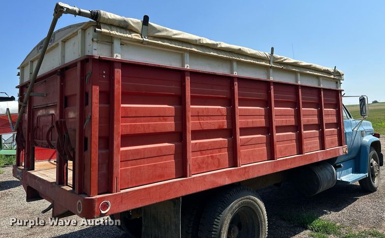 image for item KL9033 1974 Chevrolet  C60 grain truck