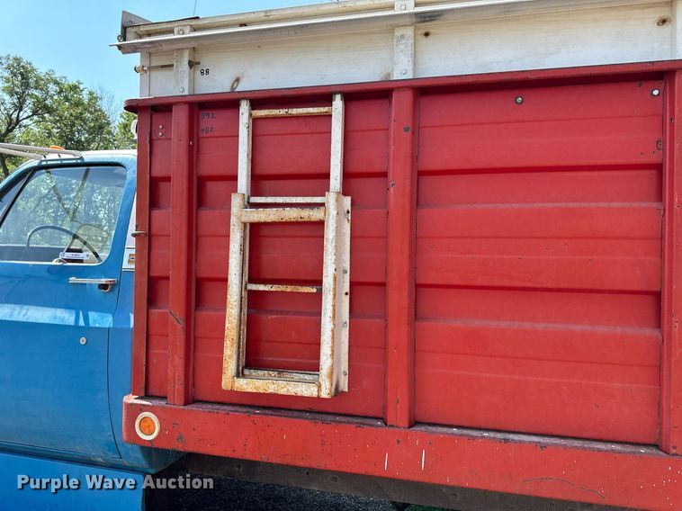 image for item KL9033 1974 Chevrolet  C60 grain truck
