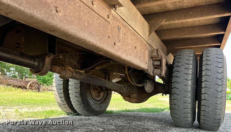 image for item KL9033 1974 Chevrolet  C60 grain truck