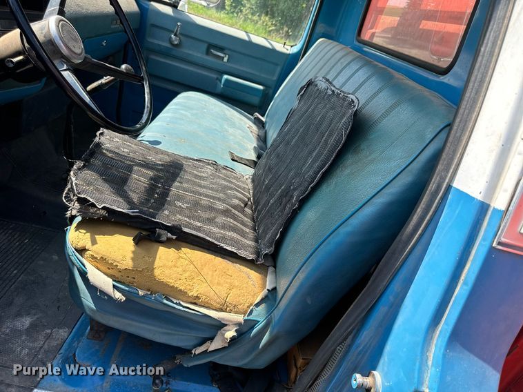 image for item KL9033 1974 Chevrolet  C60 grain truck