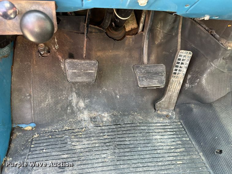 image for item KL9033 1974 Chevrolet  C60 grain truck