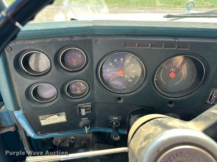 image for item KL9033 1974 Chevrolet  C60 grain truck