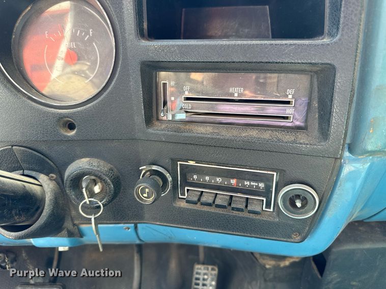 image for item KL9033 1974 Chevrolet  C60 grain truck