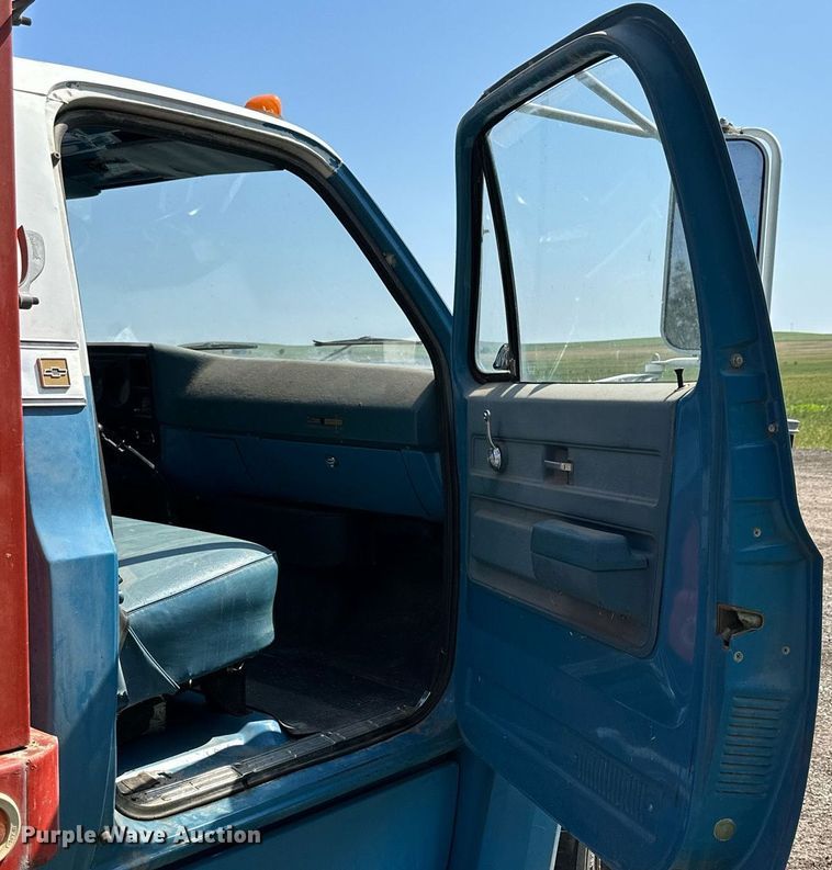 image for item KL9033 1974 Chevrolet  C60 grain truck