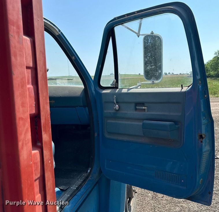 image for item KL9033 1974 Chevrolet  C60 grain truck