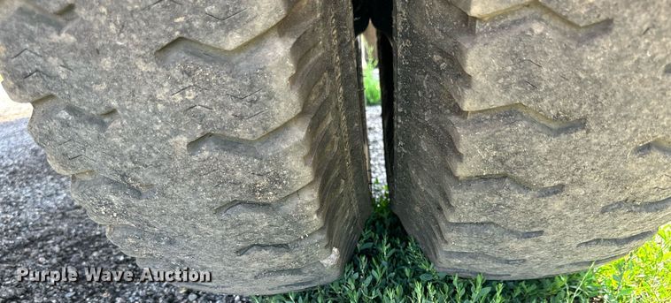 image for item KL9033 1974 Chevrolet  C60 grain truck