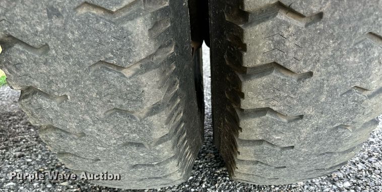 image for item KL9033 1974 Chevrolet  C60 grain truck