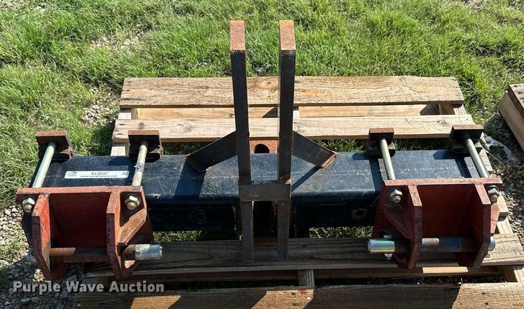 image for item KL9037 Three point to pin hitch adapter