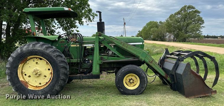 image for item KL9042 John Deere 2940  tractor