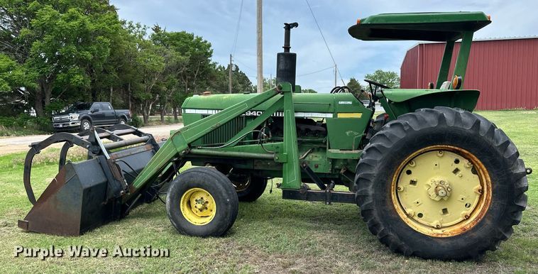 image for item KL9042 John Deere 2940  tractor