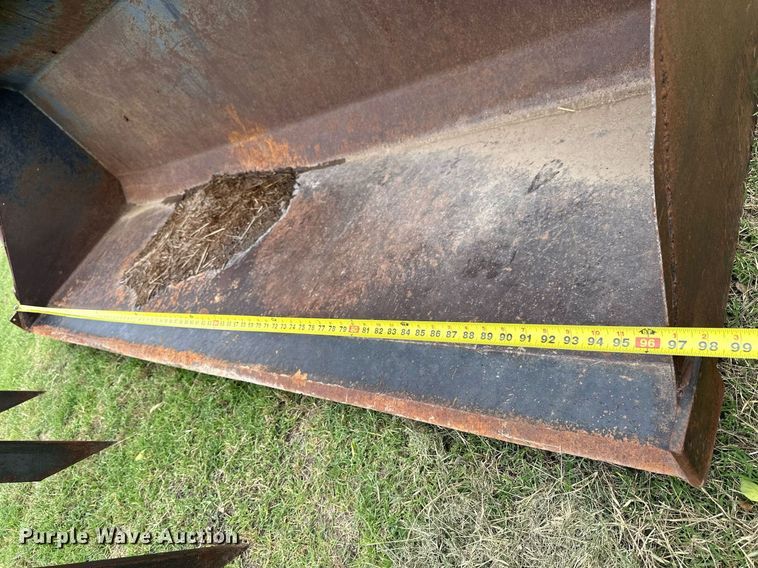 image for item KL9042 John Deere 2940  tractor