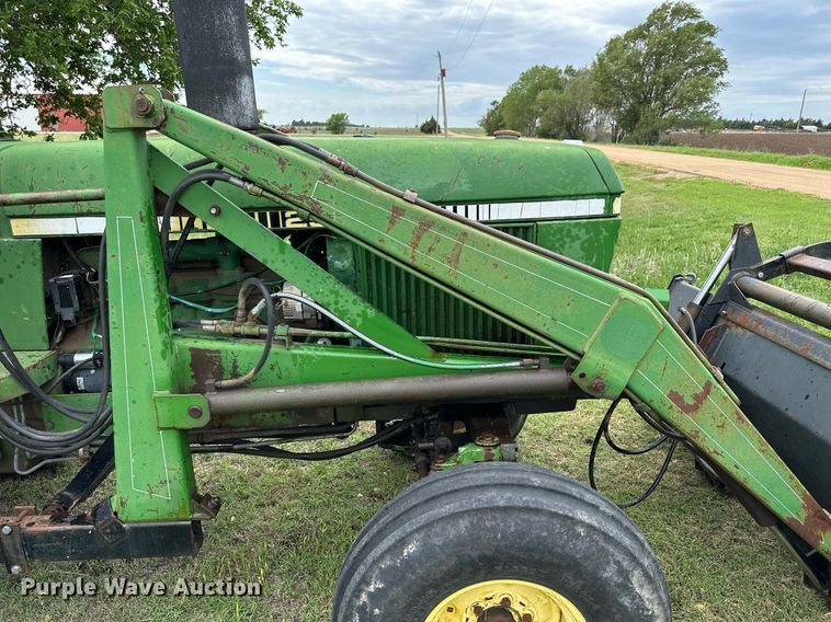 image for item KL9042 John Deere 2940  tractor