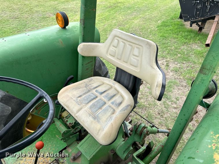 image for item KL9042 John Deere 2940  tractor