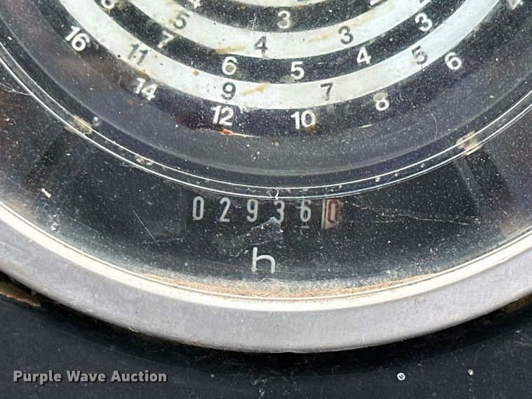 image for item KL9042 John Deere 2940  tractor