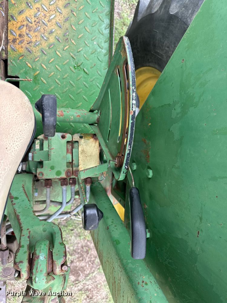 image for item KL9042 John Deere 2940  tractor