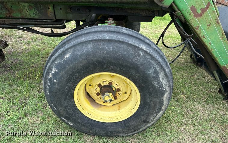 image for item KL9042 John Deere 2940  tractor
