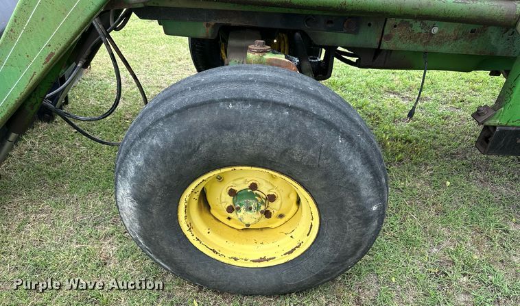 image for item KL9042 John Deere 2940  tractor