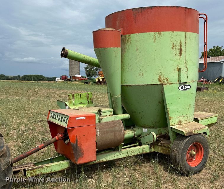 image for item KL9045 Owatonna 117  feed mixer