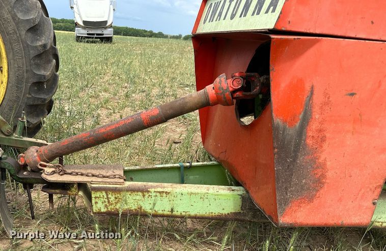 image for item KL9045 Owatonna 117  feed mixer