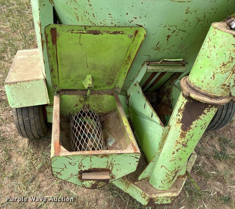 image for item KL9045 Owatonna 117  feed mixer