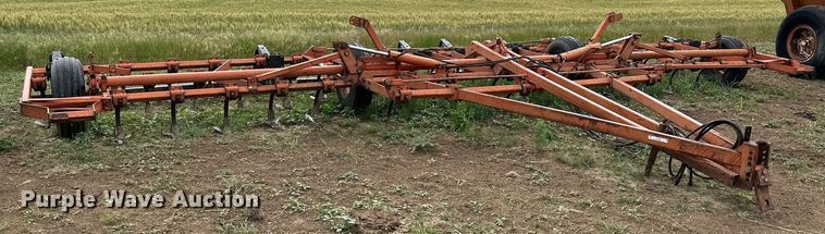 image for item KL9046 Allis Chalmers 1300  field cultivator