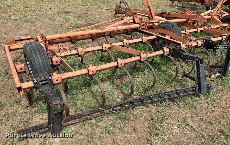 image for item KL9046 Allis Chalmers 1300  field cultivator