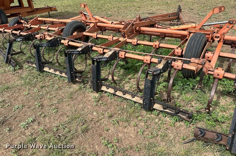 image for item KL9046 Allis Chalmers 1300  field cultivator