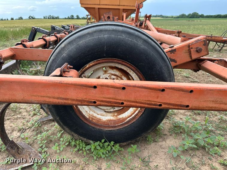 image for item KL9046 Allis Chalmers 1300  field cultivator