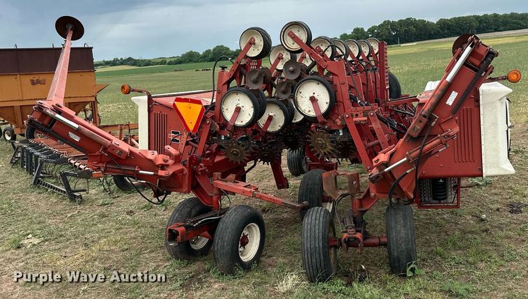 image for item KL9047 International 800 Cyclo Air  planter