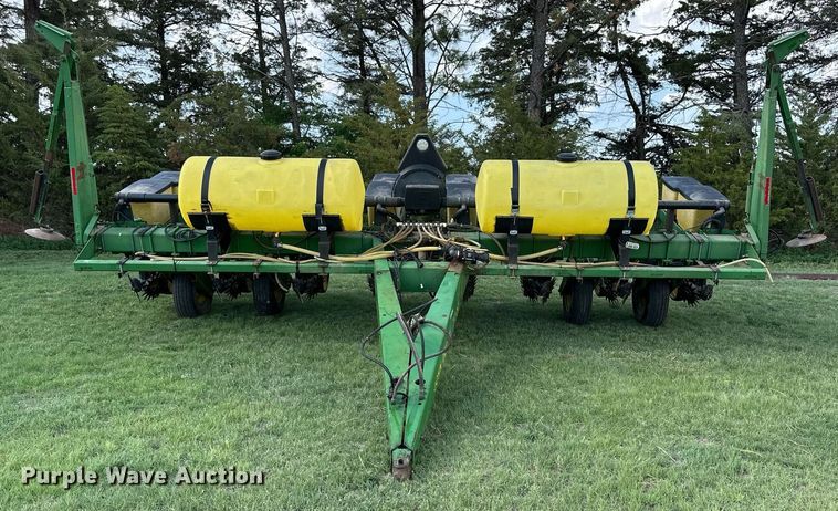 image for item KL9058 John Deere 7200 MaxEmerge 2  planter