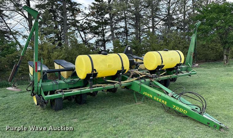 image for item KL9058 John Deere 7200 MaxEmerge 2  planter