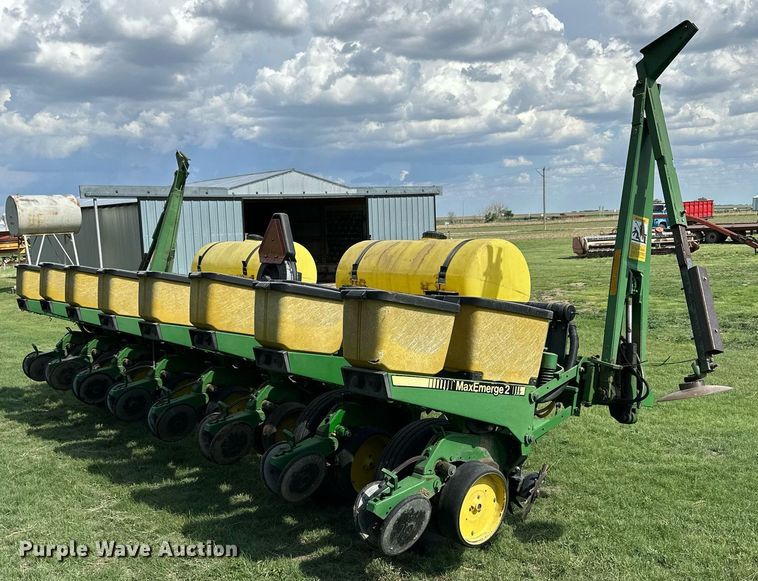 image for item KL9058 John Deere 7200 MaxEmerge 2  planter