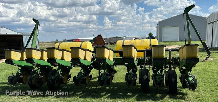image for item KL9058 John Deere 7200 MaxEmerge 2  planter