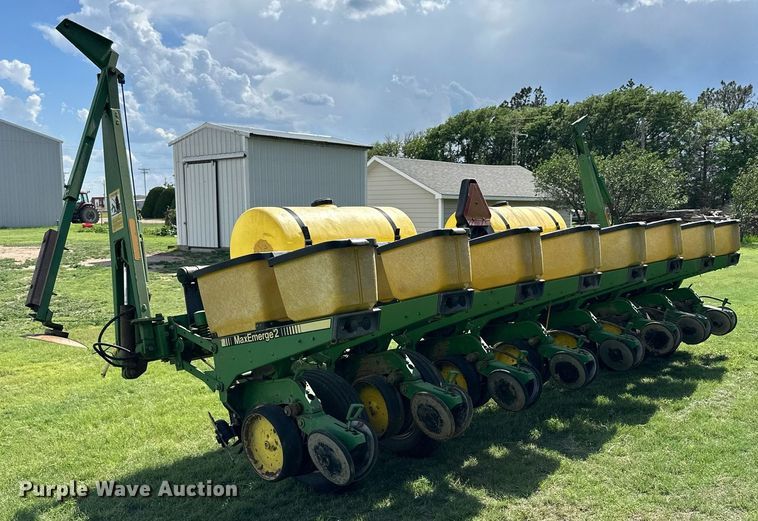 image for item KL9058 John Deere 7200 MaxEmerge 2  planter