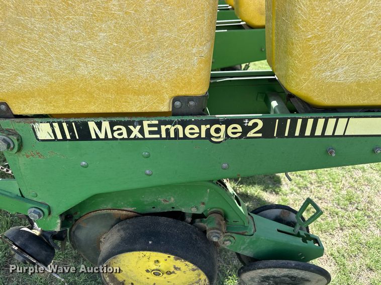 image for item KL9058 John Deere 7200 MaxEmerge 2  planter